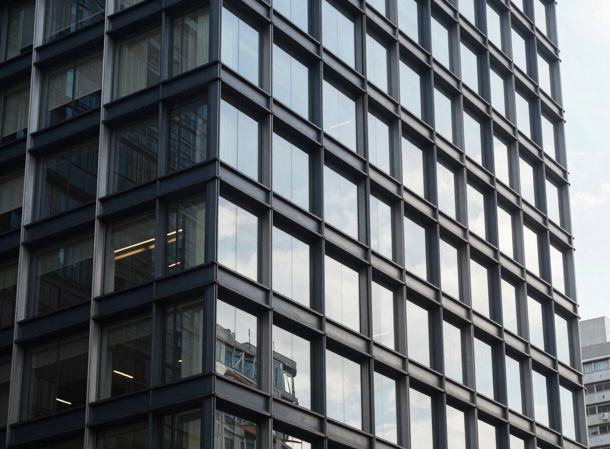Edificio corporativo de oficinas con fachada de cristal